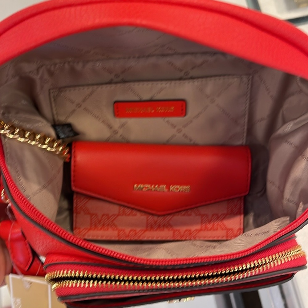 MICHAEL KORS
Maisie Large Pebbled Leather 2-in-1 Sling Pack
Dark Sangria 
NWT - Picture 12 of 16
